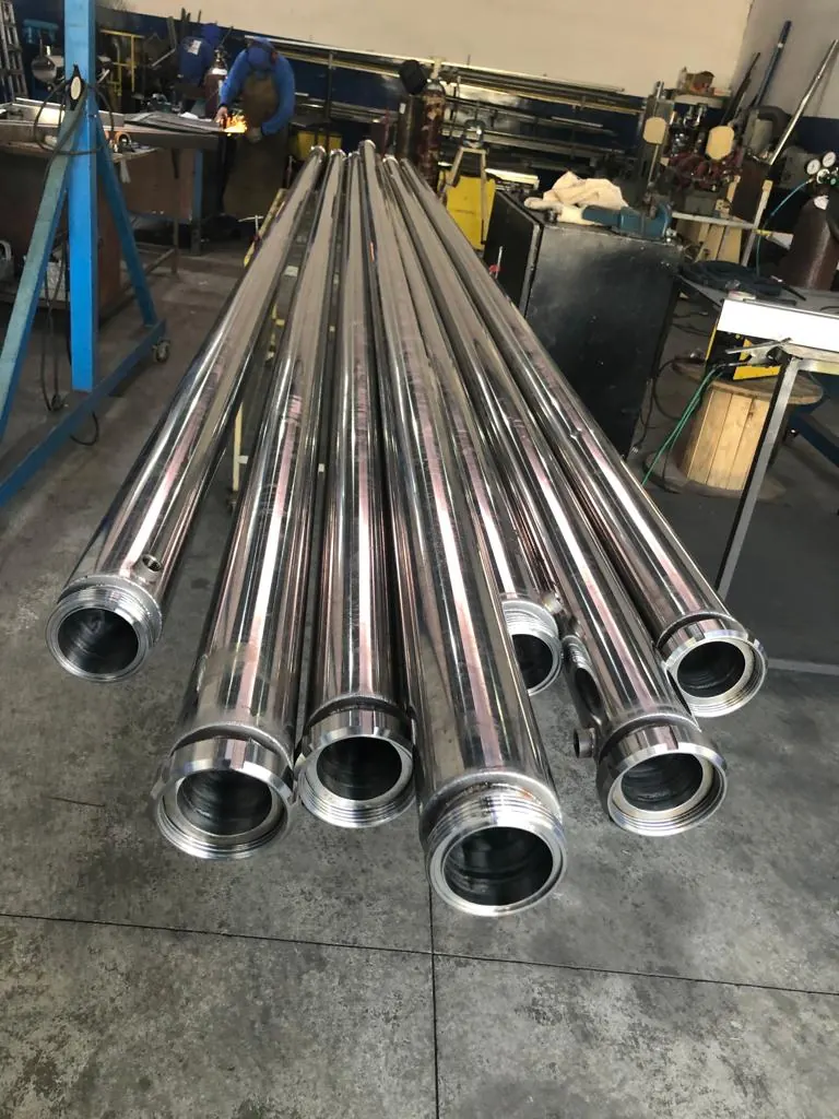 Tubos de inox polidos com conexões